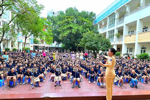 1.200 học sinh Hà Nội nghe tuyên truyền an toàn giao thông