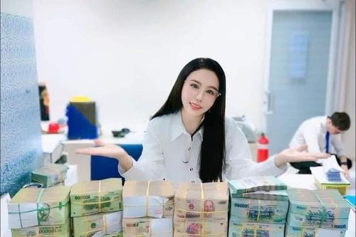 Nữ đại gia Hà Tĩnh ủng hộ đồng bào bão lũ 10 tỷ đồng