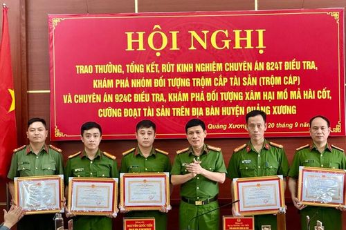 Khen thưởng Ban chuyên án làm rõ 2 vụ án gây xôn xao dư luận ở Thanh Hóa