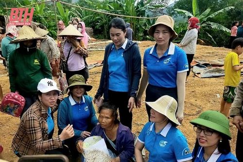 Hội LHPN thị xã Nghi Sơn và Quảng Xương trao hỗ trợ nhân dân các tỉnh Lào Cai, Yên Bái tổng trị giá gần 1,3 tỷ đồng