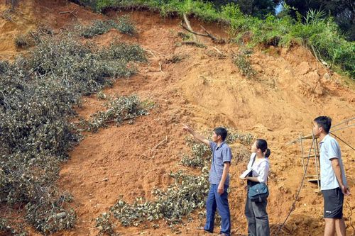 Khẩn trương có giải pháp di dời người dân đến nơi an toàn