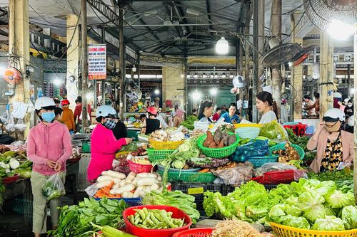 Nha Trang: Giá rau xanh tại các chợ truyền thống tăng nhẹ