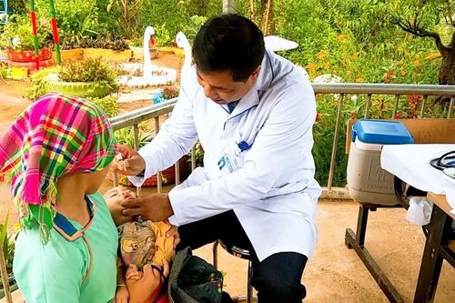 Cấp sản phẩm dinh dưỡng cho trẻ em phòng thiếu hụt dinh dưỡng sau bão, lũ