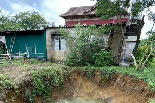 Tìm hiểu nguyên nhân xuất hiện các 'hố tử thần' trong khu dân cư ở Quảng Bình