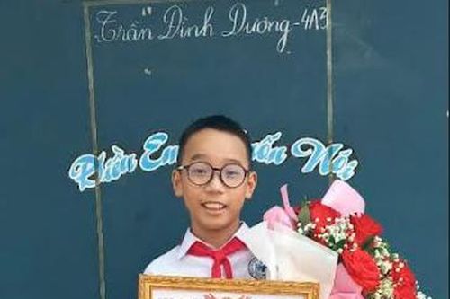 Học sinh lớp 4 trả lại 23,5 triệu đồng cho người đánh mất