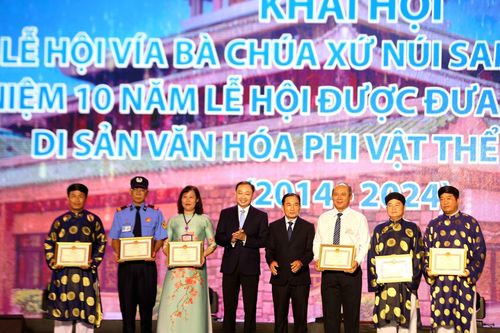 Phát huy vai trò của điểm du lịch tâm linh trong giữ gìn bản sắc văn hóa dân tộc