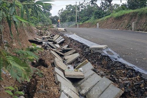 Đắk Nông: Tuyến đường chưa hoàn thành đã có dấu hiệu hư hỏng