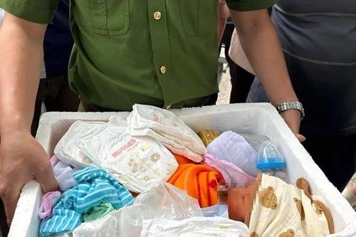 Lý do người mẹ bỏ con trong thùng xốp thả trôi sông