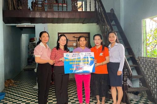 Tặng công trình công cộng, sửa mái ấm tình thương cho hộ nghèo