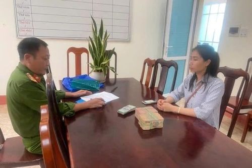 Người phụ nữ nhận lại 320 triệu đồng sau khi chuyển khoản nhầm