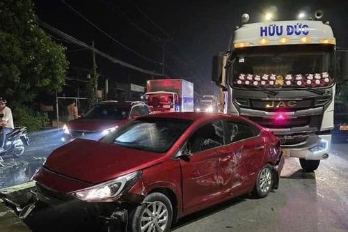 Bắt giữ xe ô tô chở thuốc lá lậu từ Tây Ninh về TP Hồ Chí Minh