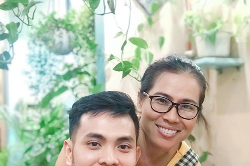 Mẹ đơn thân TPHCM lấy chồng kém 15 tuổi: Đi quá nửa cuộc đời mới gặp đúng người