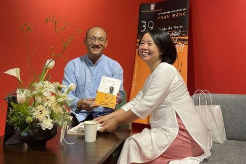 Phan Đăng: 'Thơ rơi lên tôi - kìa, trời đang chuyển dạ'