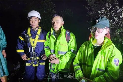 Giải cứu an toàn hai du khách đi lạc trên đỉnh Langbiang