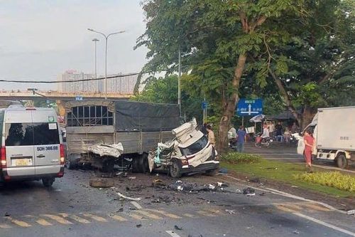 Nguyên nhân tai nạn làm ô tô biến dạng, 2 người chết ở TP.HCM