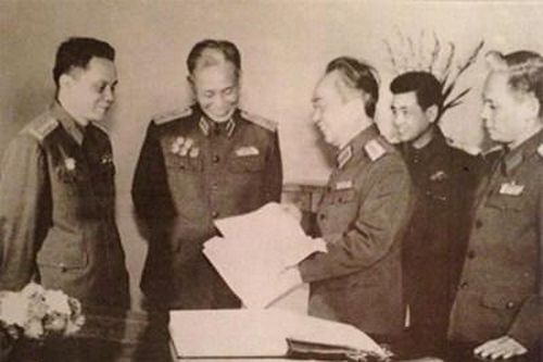 Tướng Lê Trọng Tấn 'giải bài toán' đánh Mỹ