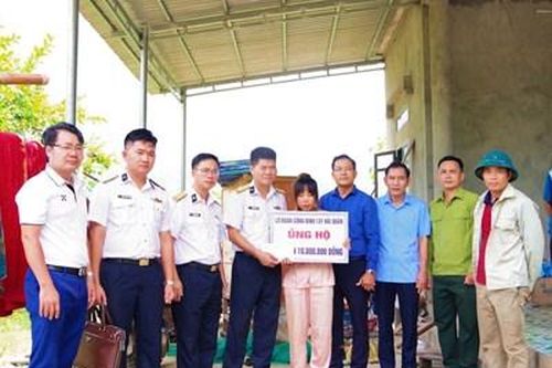 Làm vơi nỗi đau sau bão lũ