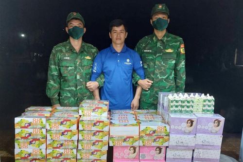 An Giang: Bắt giữ đối tượng vận chuyển hàng hóa trái phép qua biên giới trong đêm