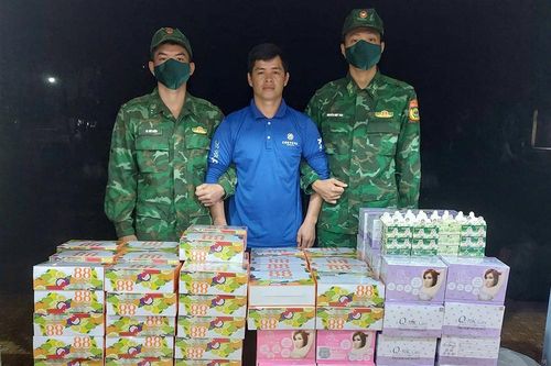 Bắt giữ đối tượng vận chuyển hàng hóa trái phép qua biên giới