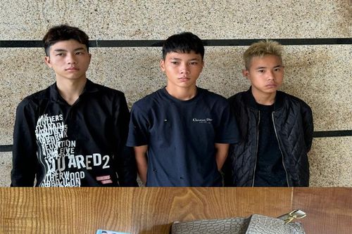 Nhóm 'choai' mang dao, đi đến đâu...cướp đến đó