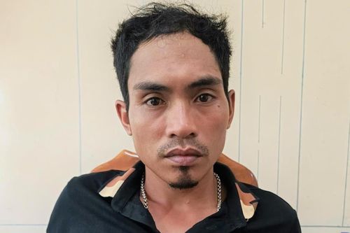 Giữa đường bị tóm