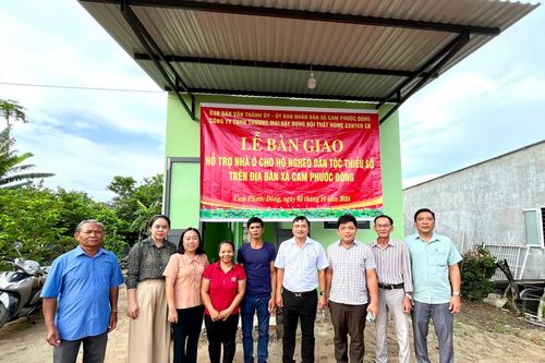 Bàn giao nhà cho hộ nghèo người đồng bào dân tộc thiểu số tại xã Cam Phước Đông