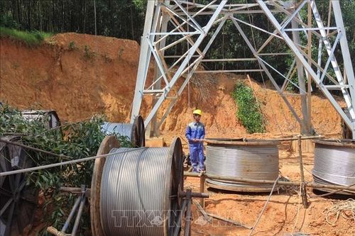 Phát động đợt thi đua cao điểm đưa 2 dự án điện trọng điểm về đích