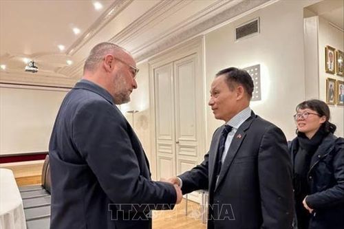 Trưởng ban Đối ngoại Trung ương Lê Hoài Trung tiếp Bí thư Trung ương phụ trách Đối ngoại Đảng Xã hội Pháp