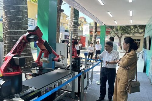 Tự tin vững bước trong kỷ nguyên sản xuất số và xanh