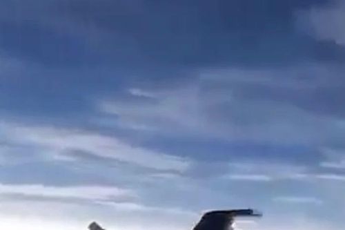 Góc quay mới, đầy đủ hơn về vụ máy bay Su-35 Nga 'tạt đầu' F-16 Mỹ ở gần Alaska