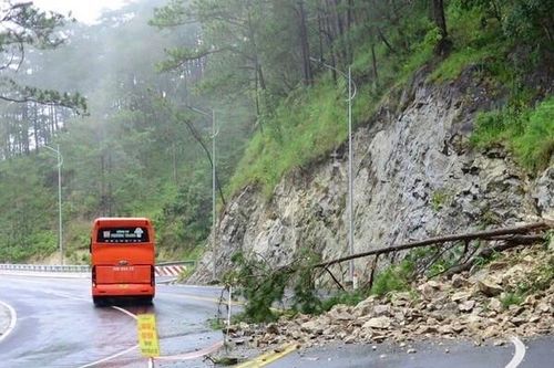 Lâm Đồng: Tiếp tục bị sạt lở trên đèo Prenn