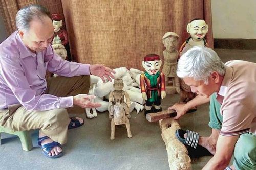 Khát vọng viết sử bằng rối nước