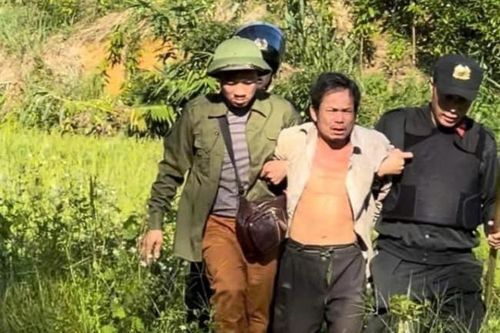 Bắt hai đối tượng dùng kiếm chém công an