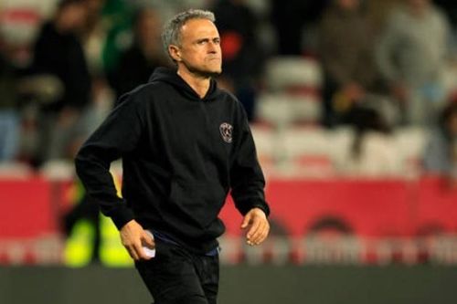 Luis Enrique tính thay 5 cầu thủ PSG ngay giữa hiệp