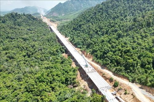 Dự kiến 31/12 hoàn thành cây cầu dài nhất trên cao tốc Vân Phong - Nha Trang