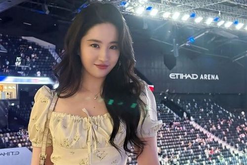 Nhan sắc thật sự của 'Tiểu Long Nữ' Lưu Diệc Phi gây xôn xao