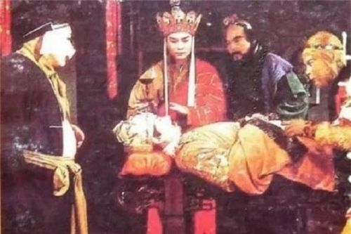 Hé lộ yêu quái giả dạng Đường Tăng, đánh lừa được cả Hỏa Nhãn Kim Tinh của Tôn Ngộ Không lợi hại cỡ nào?