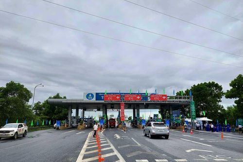 Gần 500.000 lượt xe hết tiền trong tài khoản thu phí không dừng trên cao tốc