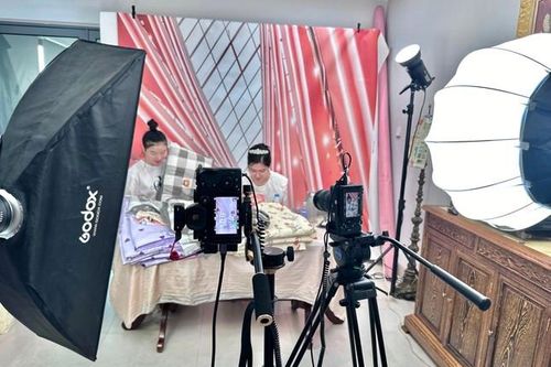 KOLs 'đổ bộ' livestream xuyên biên giới: Nghề triệu đô tiềm năng trong tương lai