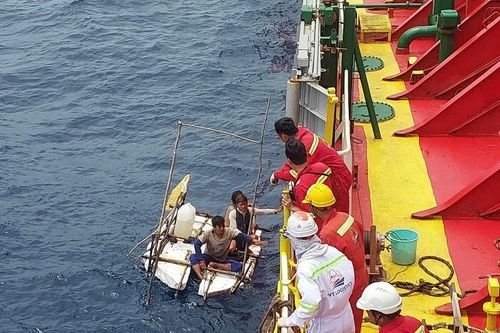 Nghĩa tình người Dầu khí với ngư dân giữa muôn trùng khơi