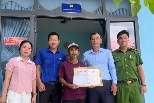 Tuyên dương người không tham của rơi