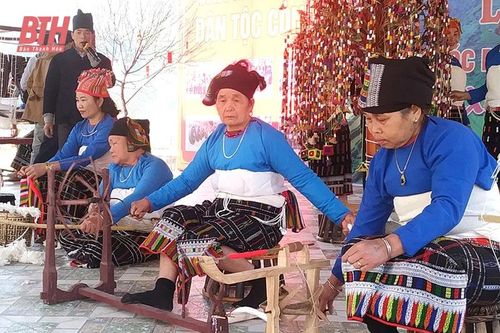 Quan tâm gìn giữ và phát huy các giá trị văn hóa truyền thống