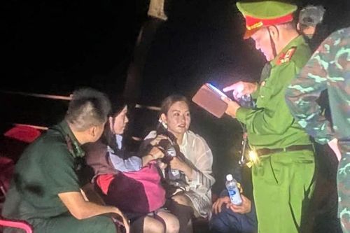 Giải cứu hai nữ du khách đi lạc trên bán đảo Sơn Trà