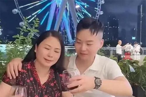 Chàng trai 20 tuổi cưới bà chủ cho thuê trọ, trở thành đại gia bất động sản chỉ sau một đêm