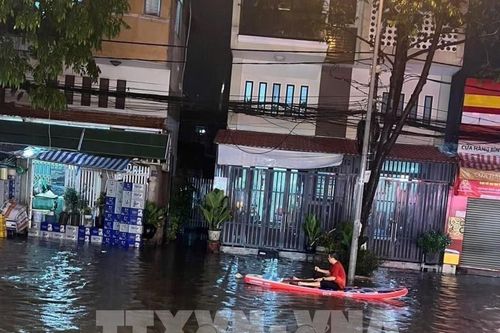 Làm gì để không phải đi thuyền trên phố sau mưa tại Bình Dương?