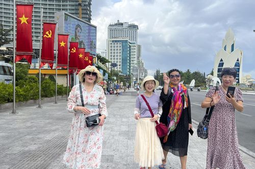 Đón du khách bằng những nụ cười