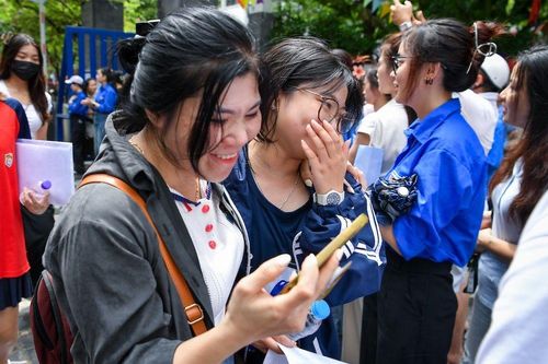 Phụ huynh, học sinh đồng tình với quy định không dùng điện thoại trong giờ học