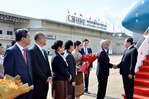 Chủ tịch Quốc hội Trần Thanh Mẫn đến Vientiane, bắt đầu thăm chính thức Cộng hòa dân chủ nhân dân Lào