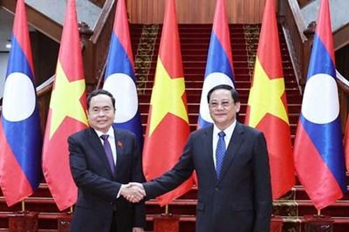 Chủ tịch Quốc hội Trần Thanh Mẫn hội kiến Thủ tướng Lào Sonexay Siphandone