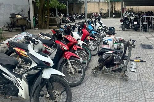 Triệt phá đường dây trộm cắp, 'phẫu thuật' xe máy ở Hà Nội mang đi tiêu thụ